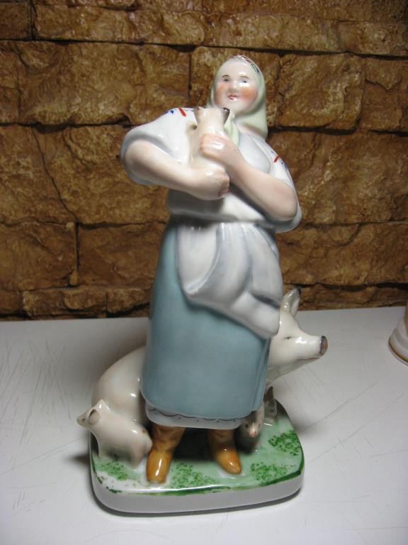 Статуэтка Свинарка 